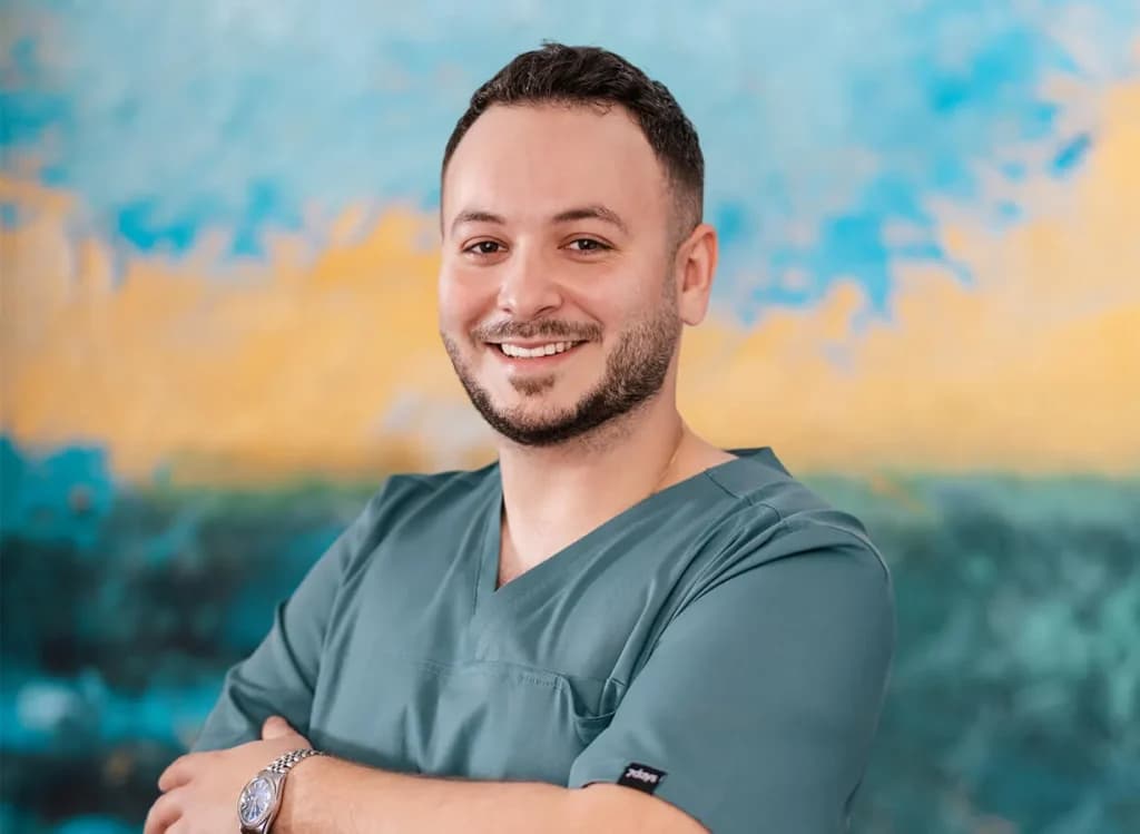 Portraet von Dr. Sherwin in ruhiger, moderner Umgebung